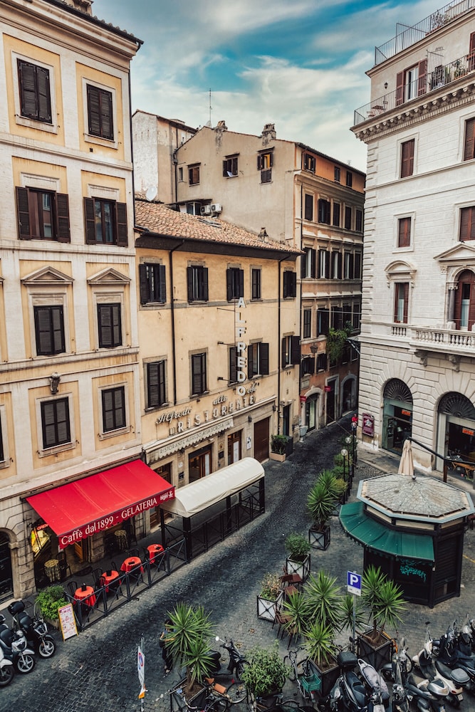 Navona Central Suites 2/50