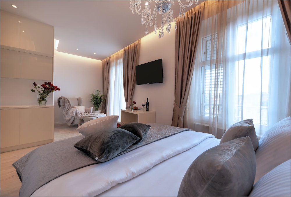 Via Porto Rooms 13/49