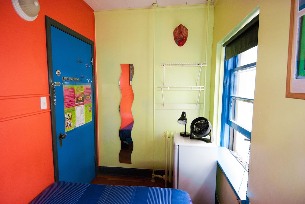 Ocean Island Inn Backpackers Suites Hostel 68/79