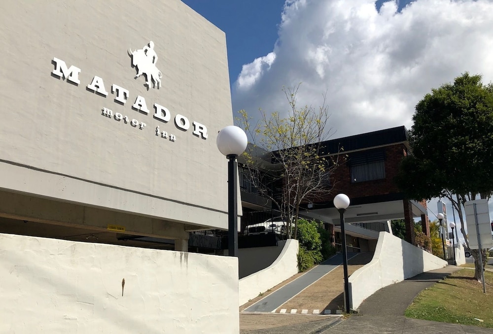 Matador Motor Inn 6/80