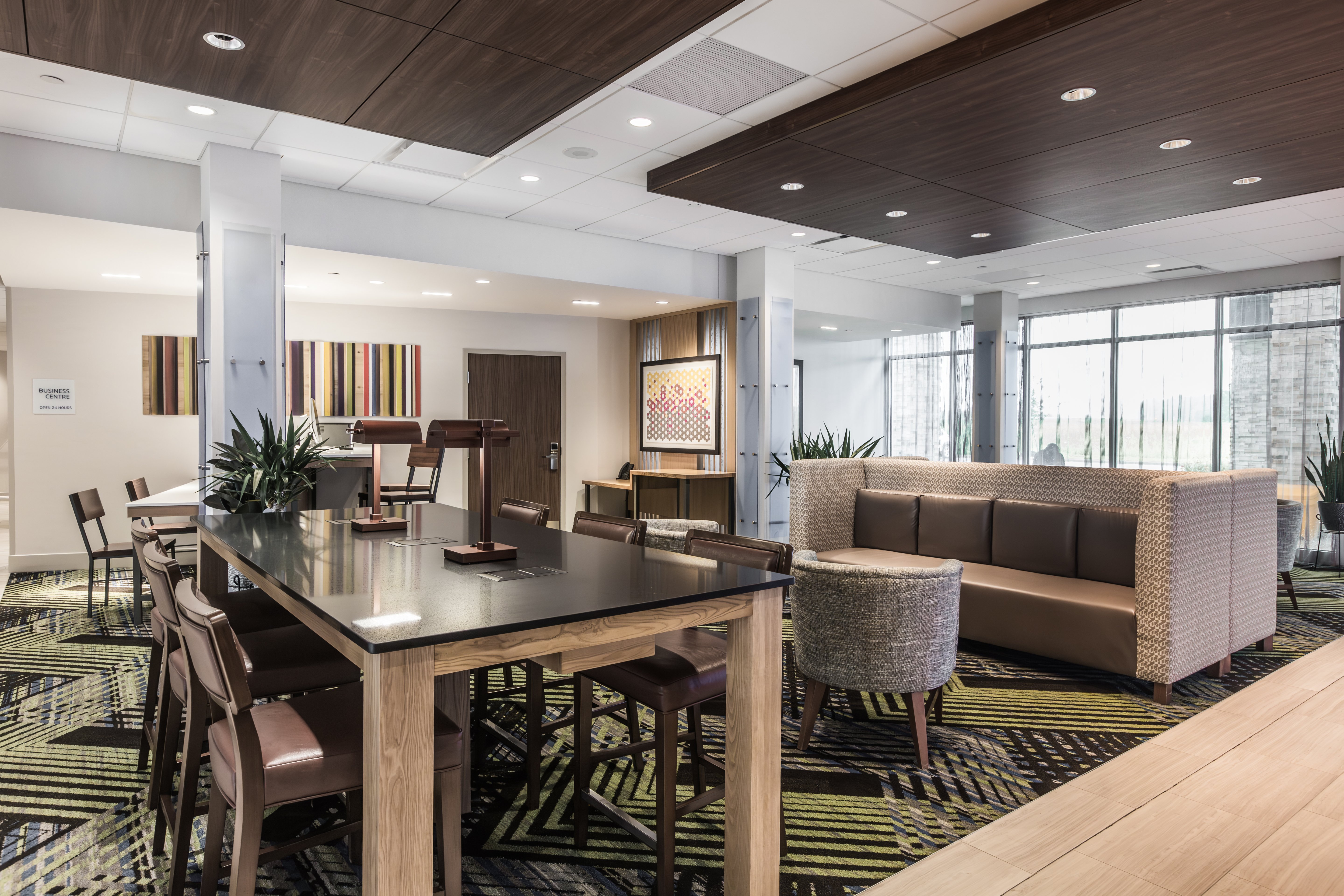 Holiday Inn Express and Suites Welland 44/65