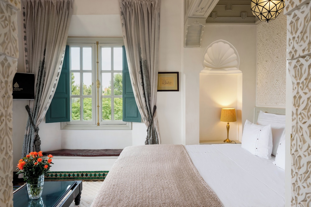 1 BEDROOM, ORIENT, SUITE