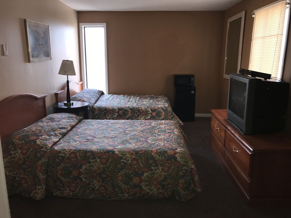 La Fontana Motel 8/16