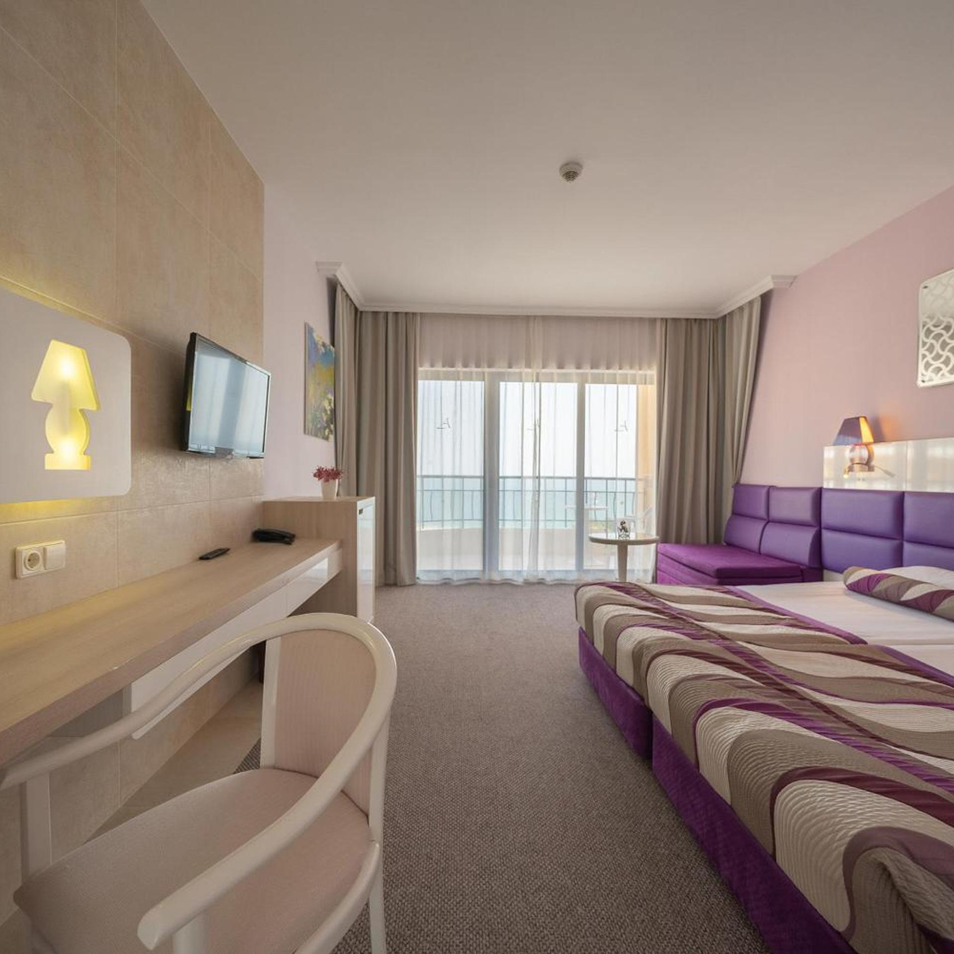 Room, Double Bed, Lateral Side Sea View
