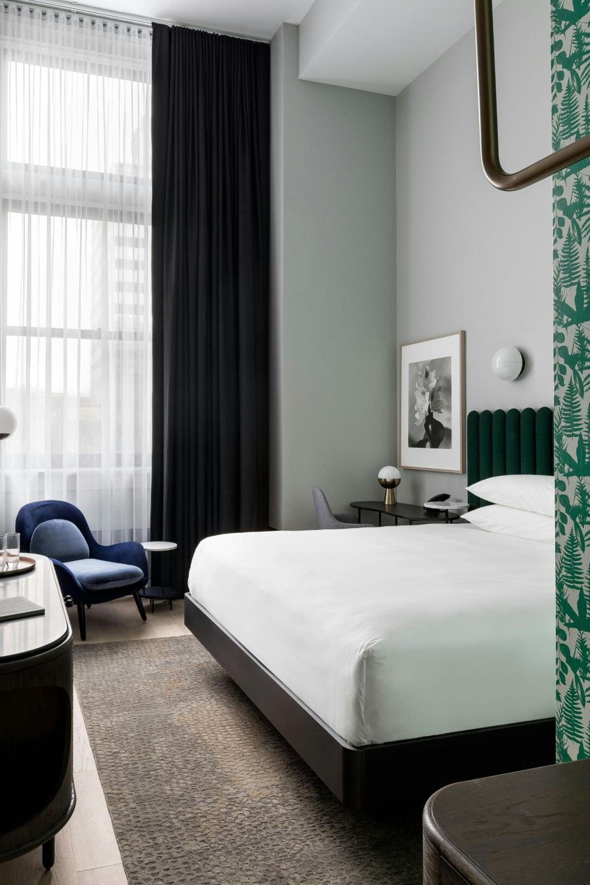 DELUXE, KING BED, CITY VIEW