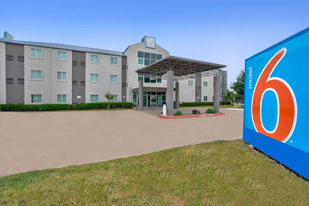 Motel6 Benbrook, TX - Fort Worth 33/38