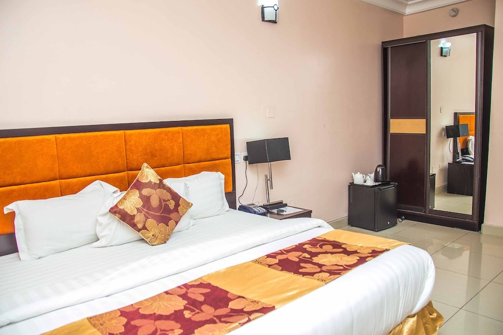 Royal Crest Hotel & Suites 12/50