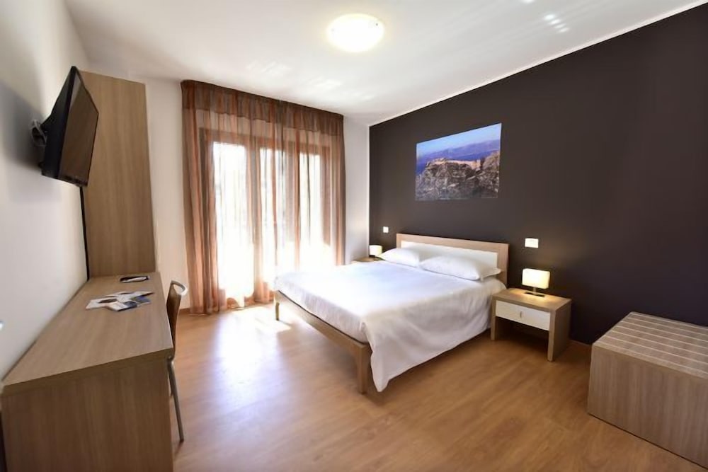 Trip Room & Breakfast 10/38