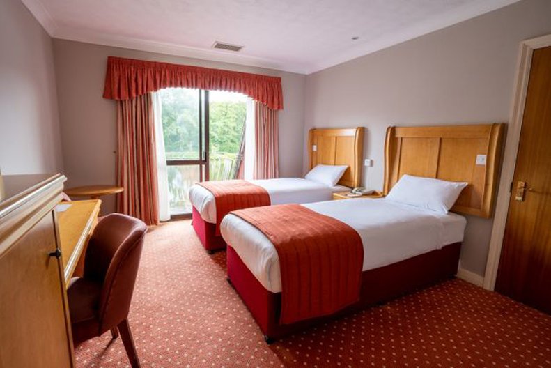 Lakeside International Hotel 6/10