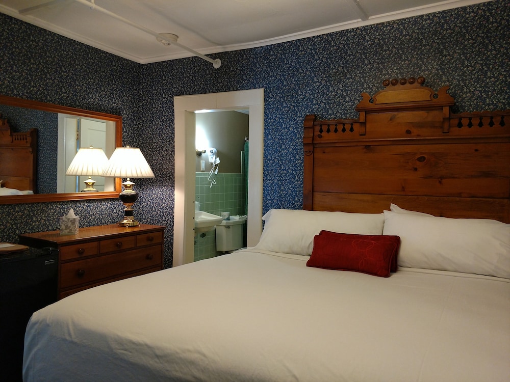 جناح عائلي بسرير كينج وسرير كوين بغرفتي نوم