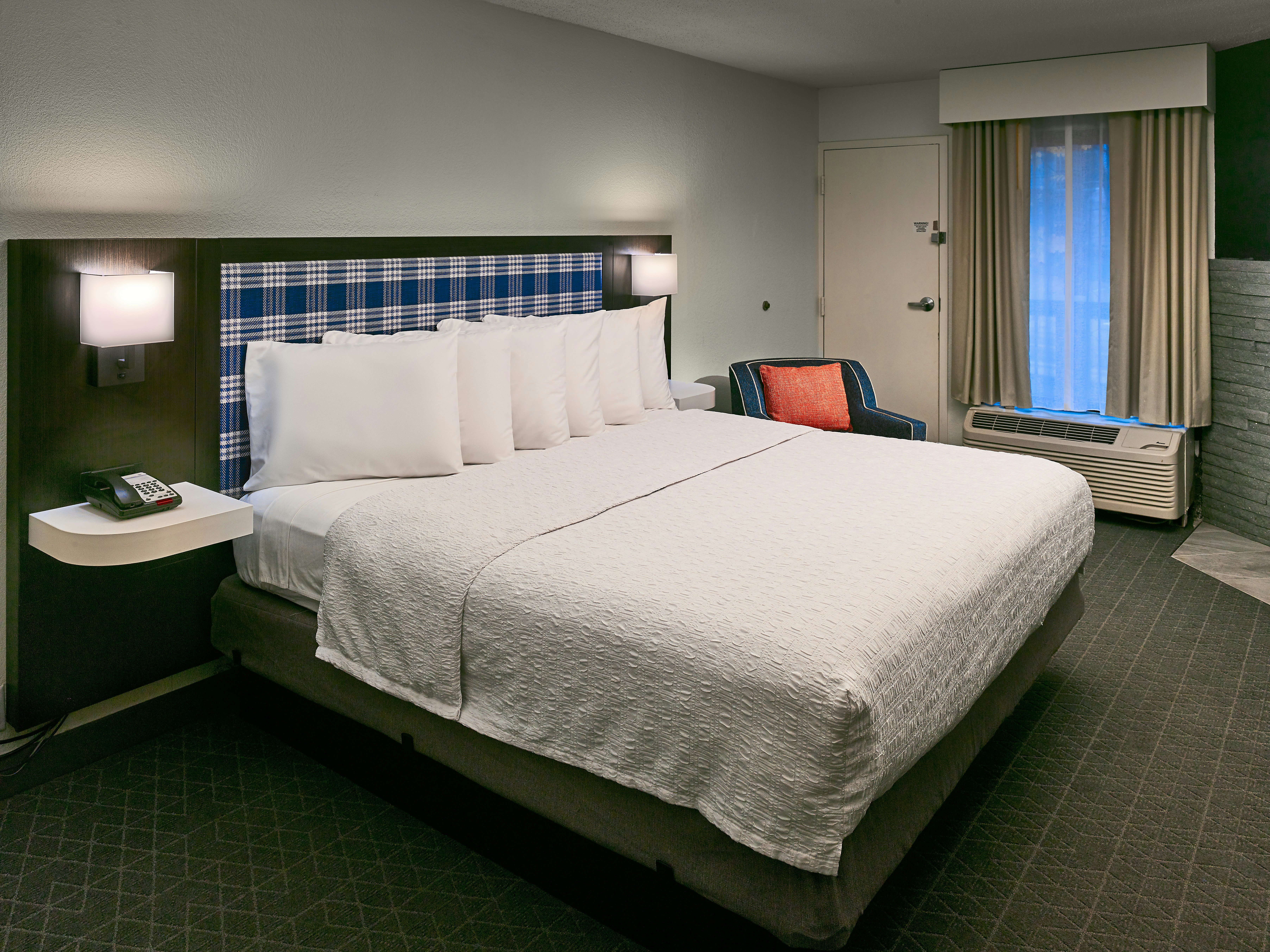 ROOM, KING BED, CREEK VIEW