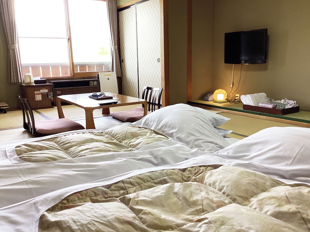 TRADITIONAL, TWIN BEDS, CITY VIEW