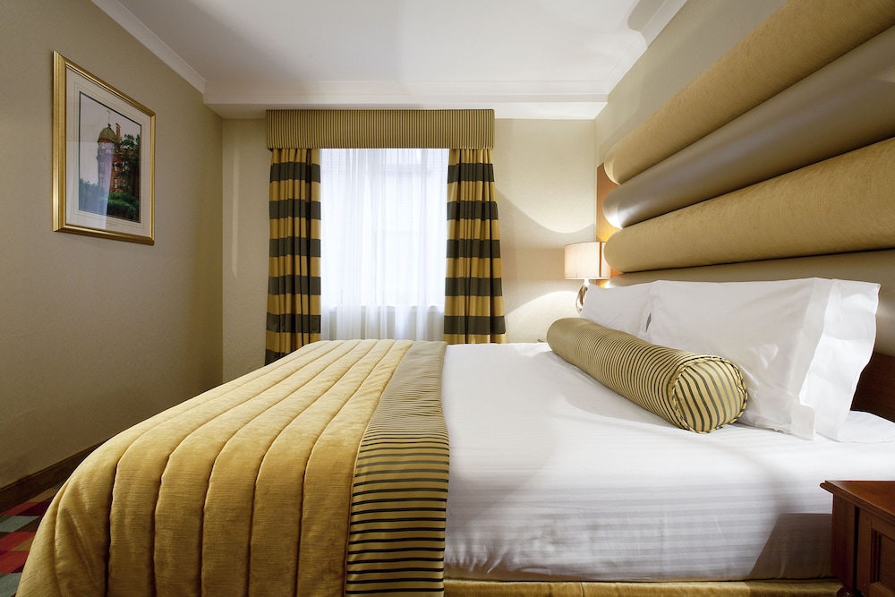 Carlton George Hotel 22/72