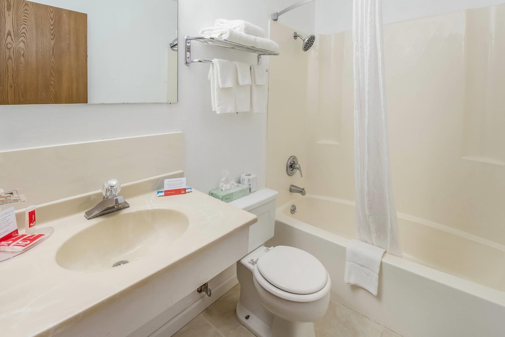 Econo Lodge Alliance 57/60