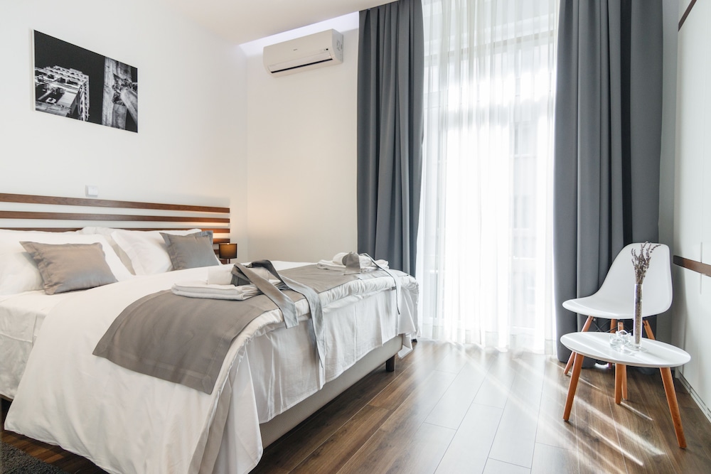 City, King Bed