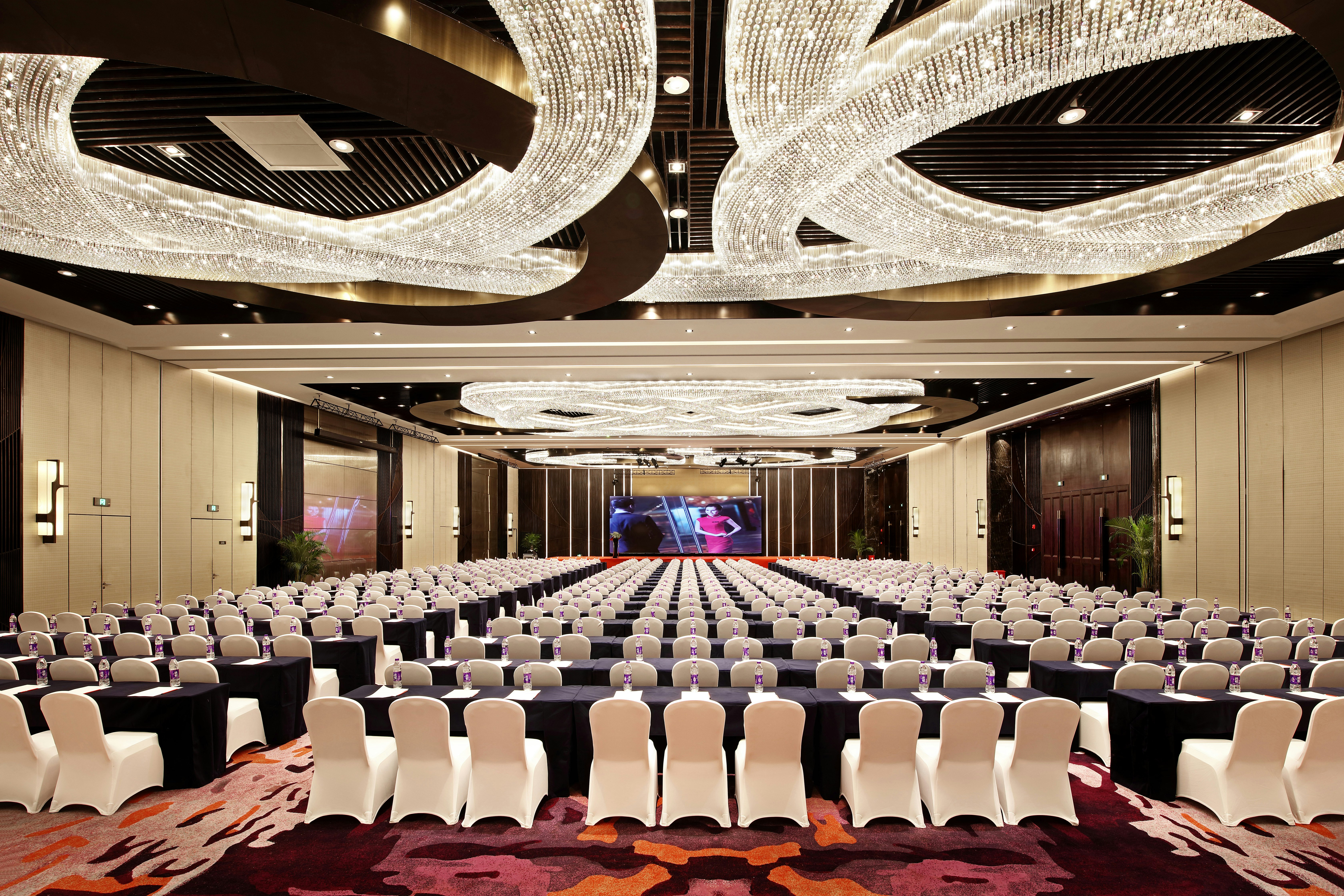 HUALUXE HOTELS AND RESORTS WUXI TAIHU 42/50