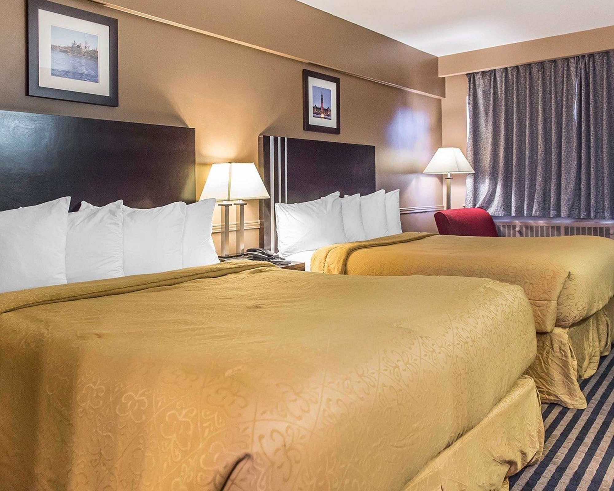 STANDARD, 2 QUEEN BEDS