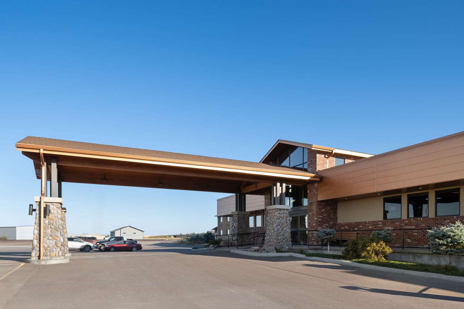 Super 8 by Wyndham Conrad MT 37/41
