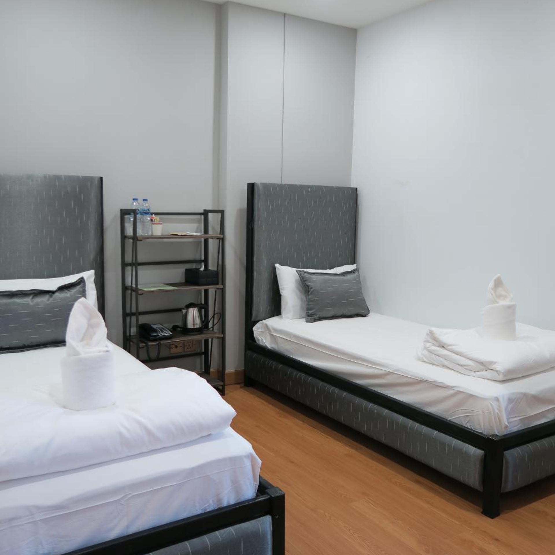 غرفة بسريرين منفصلين بحمام مشترك، The Mira Hotel Chiang Rai 3/10