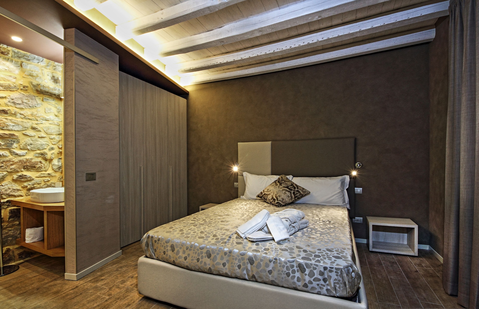 STANDARD, DOUBLE OR TWIN BED