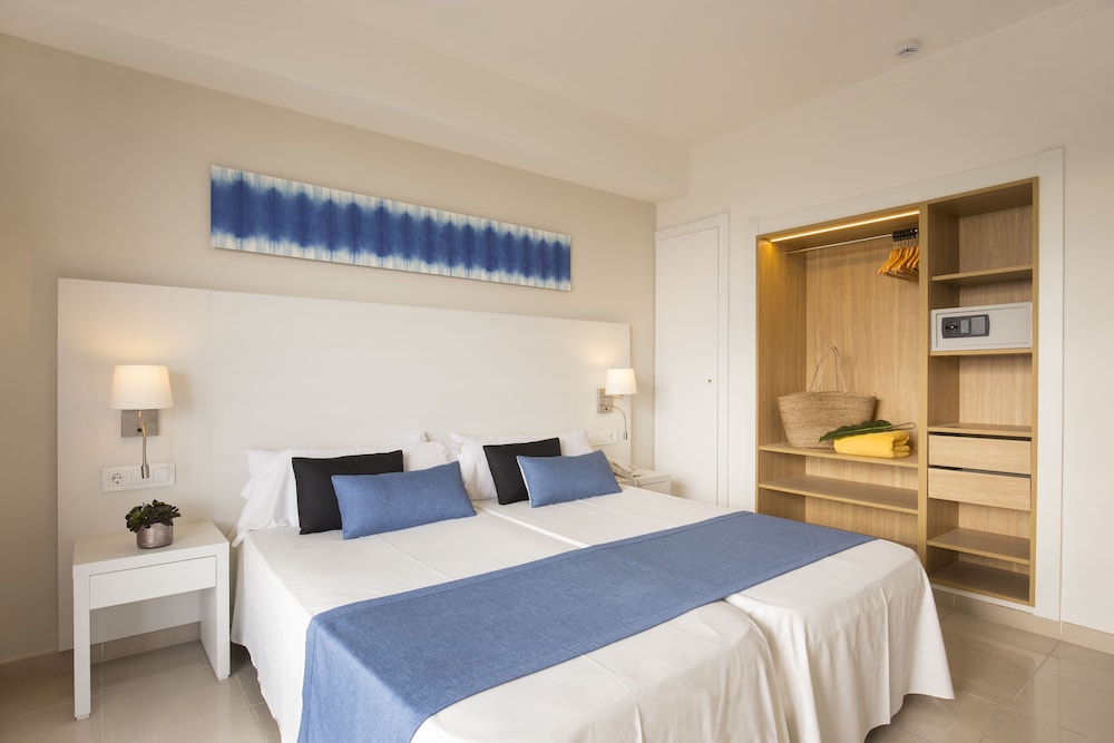 ROOM, SINGLE BED, BALCONY