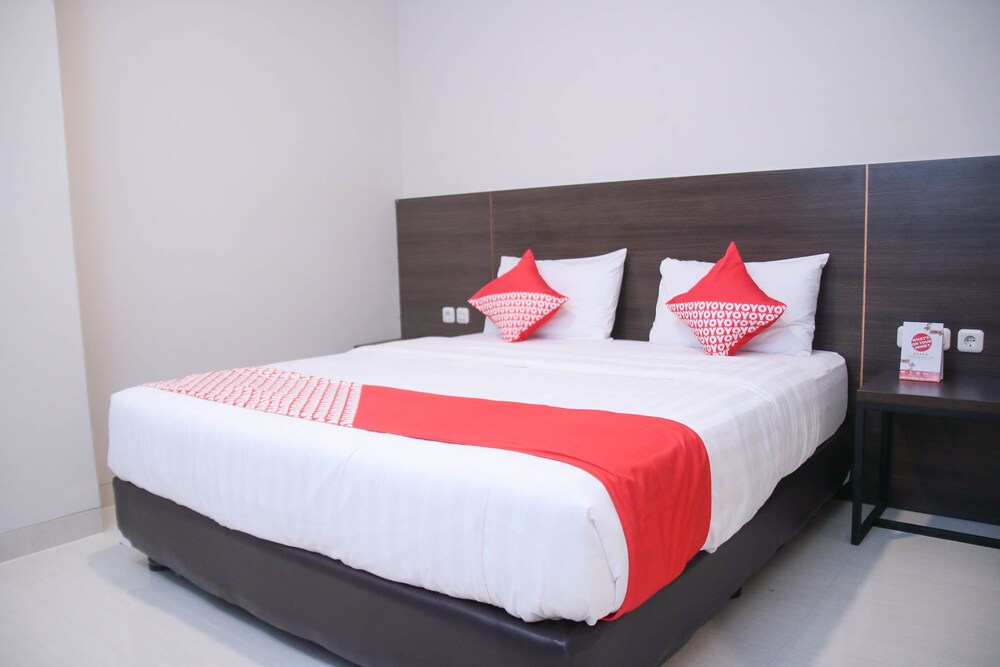 OYO 1006 Azzahra Guest House 6/16
