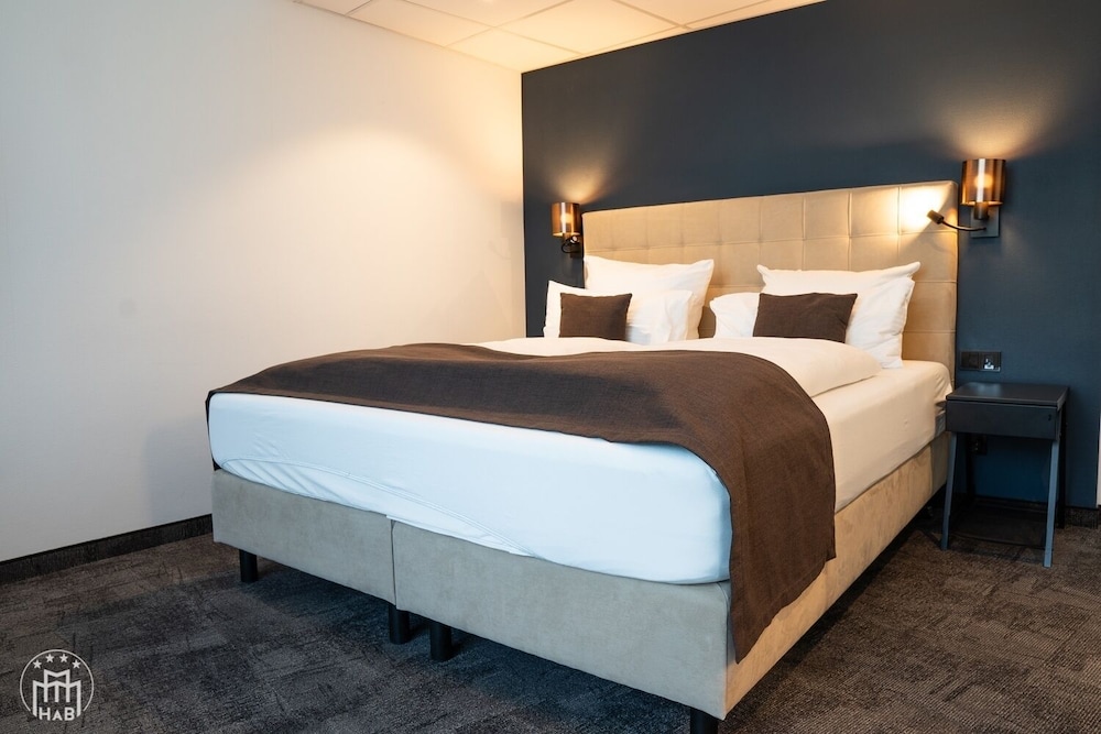 PLUS, DELUXE, DOUBLE BED