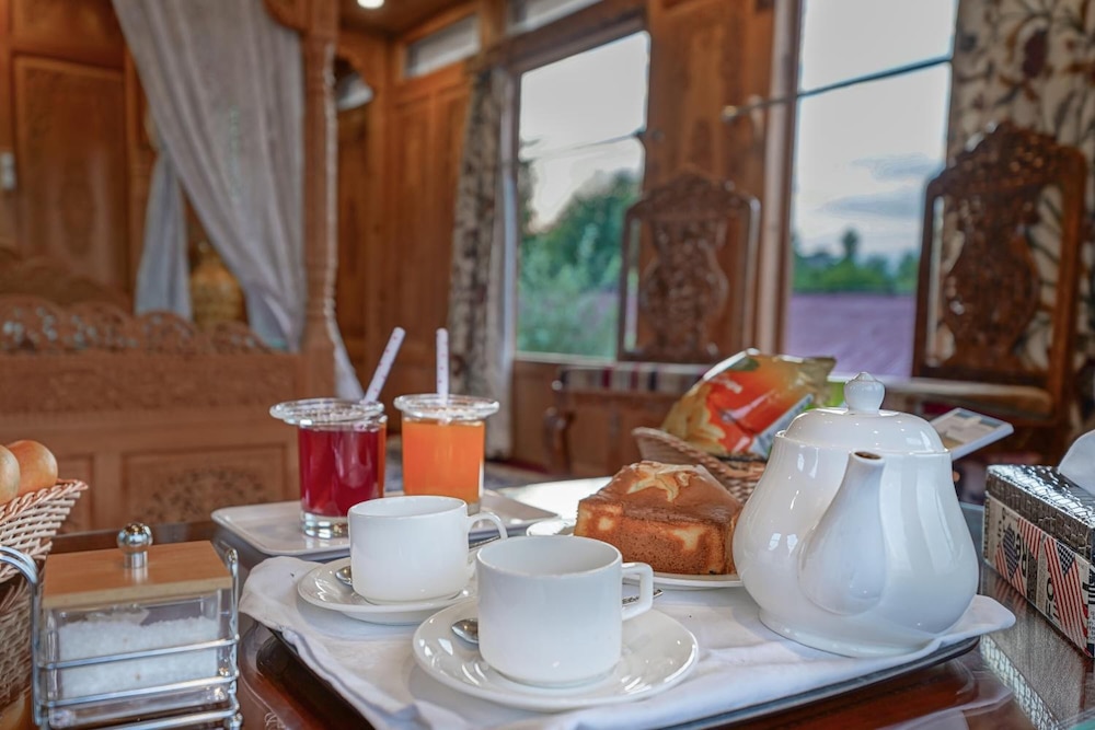 WelcomHeritage Gurkha Houseboats 20/35