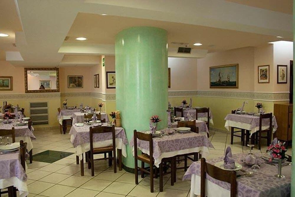 Hotel Monica 25/33