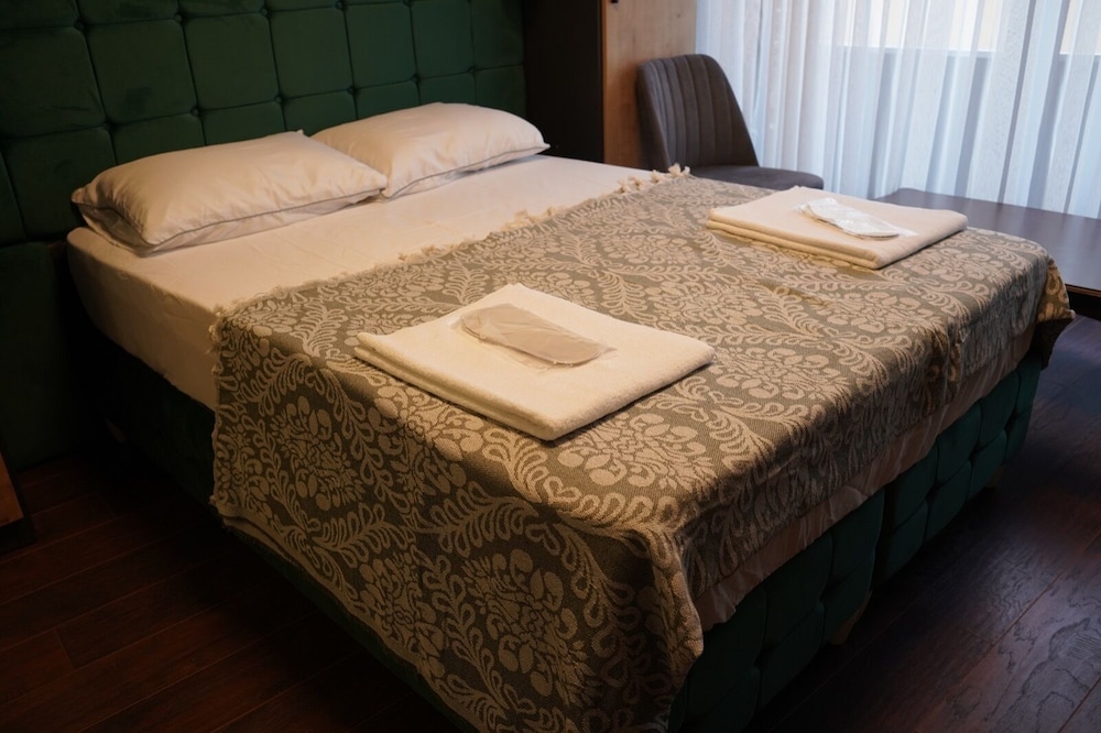 Middle Village Suite Hotel 13/39