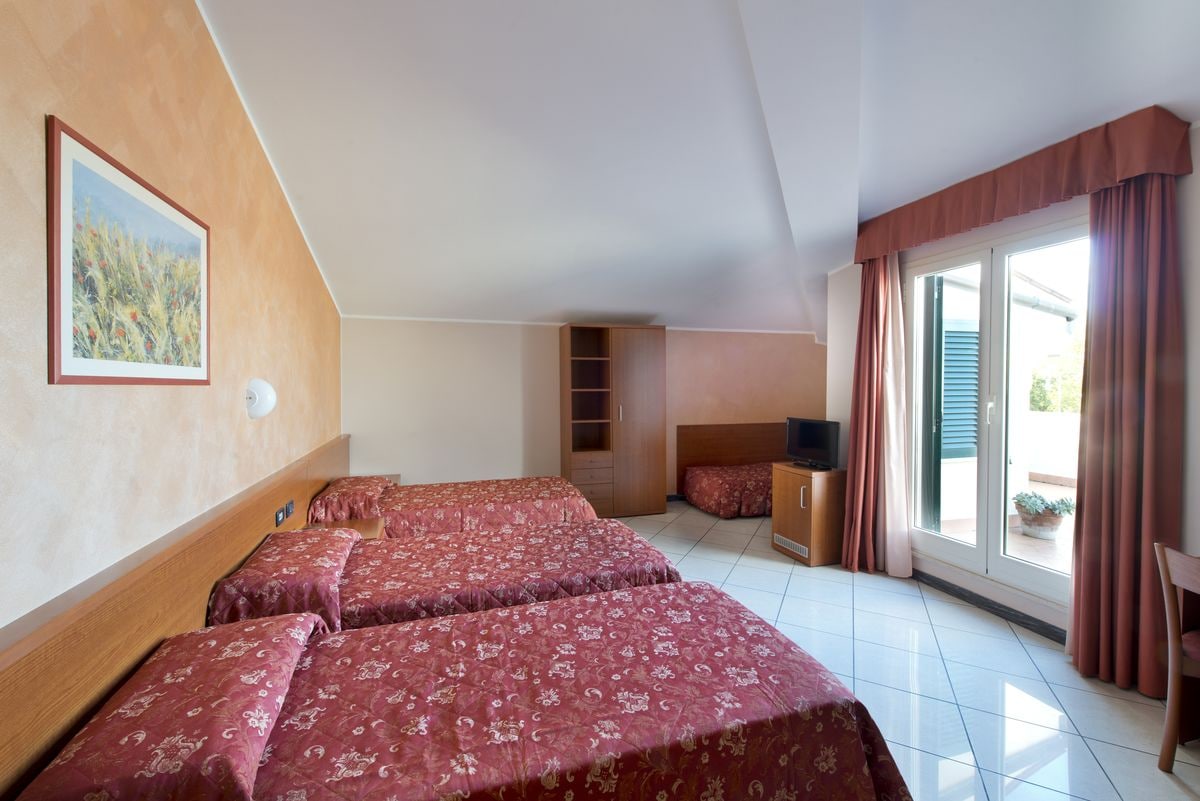 ROOM, TRIPLE