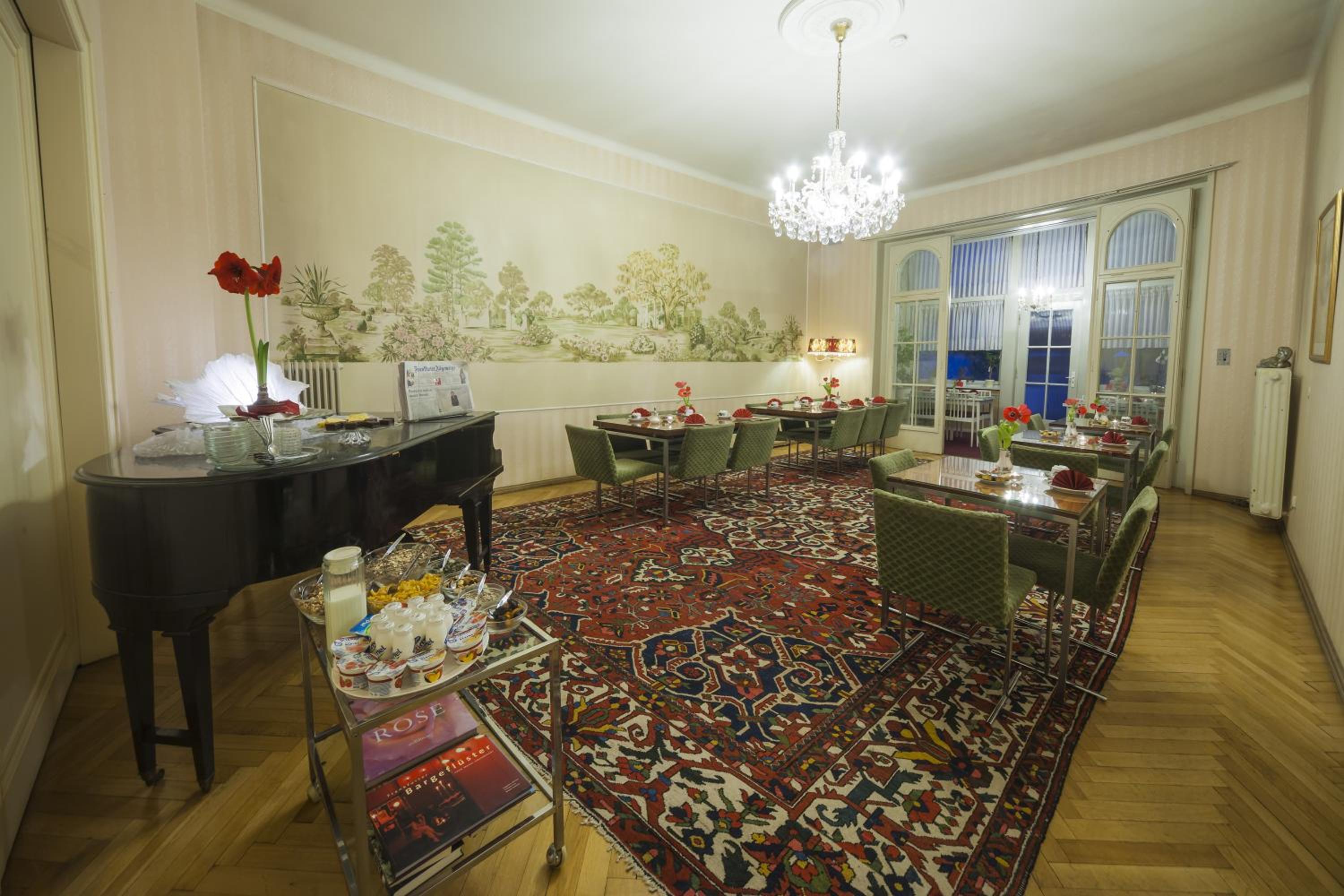 Hotel am Berg 9/17