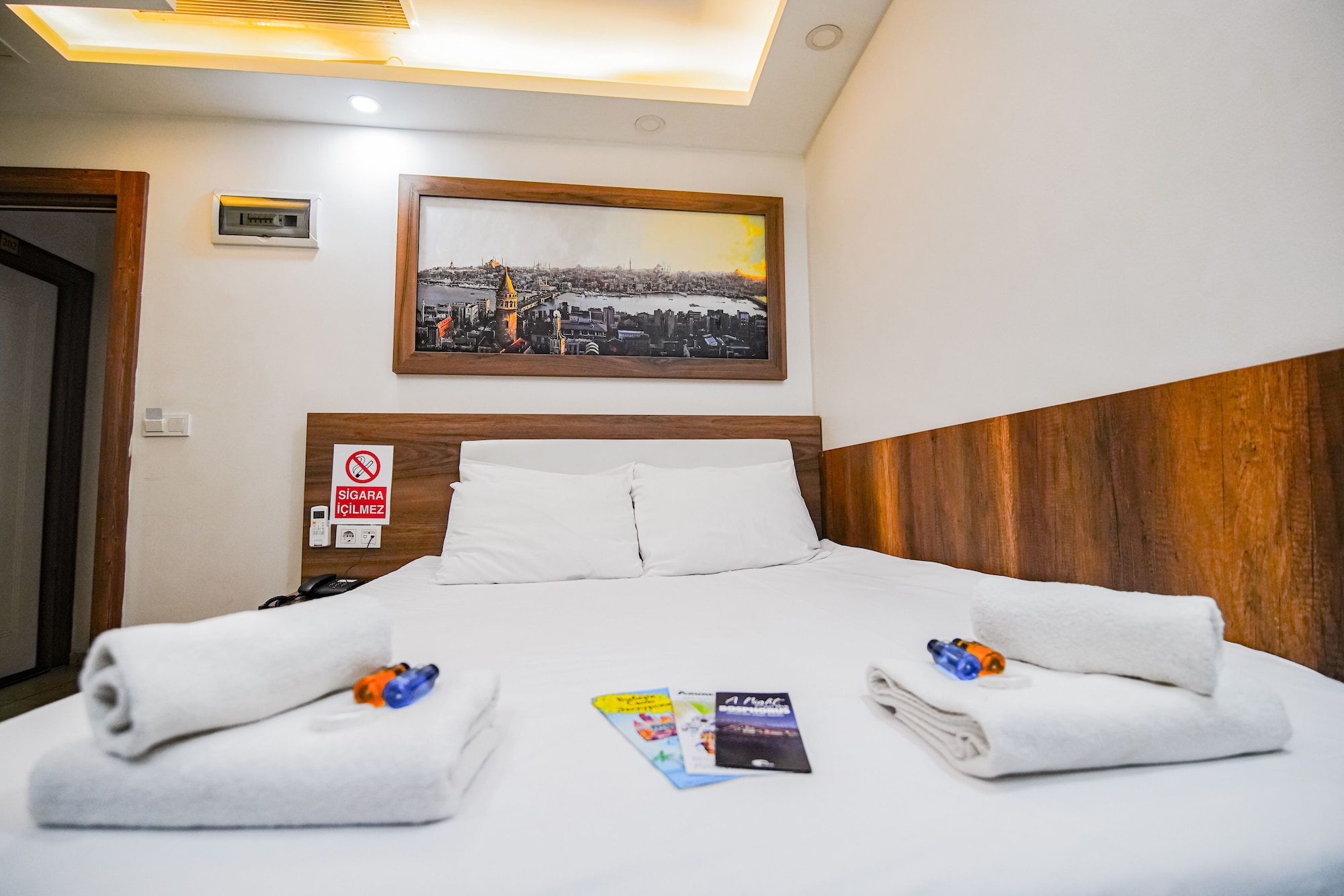 ECONOMY, QUEEN BED