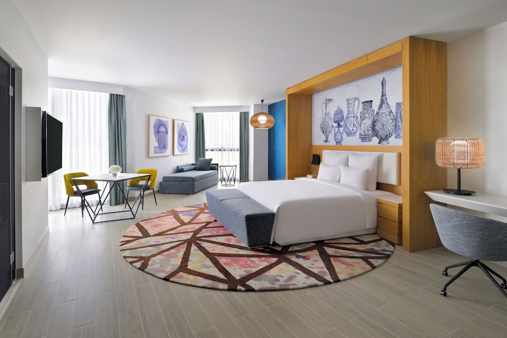 EXECUTIVE, SUITE, KING BED, DINING AREA, SOFA, LOUNGE ACCESS