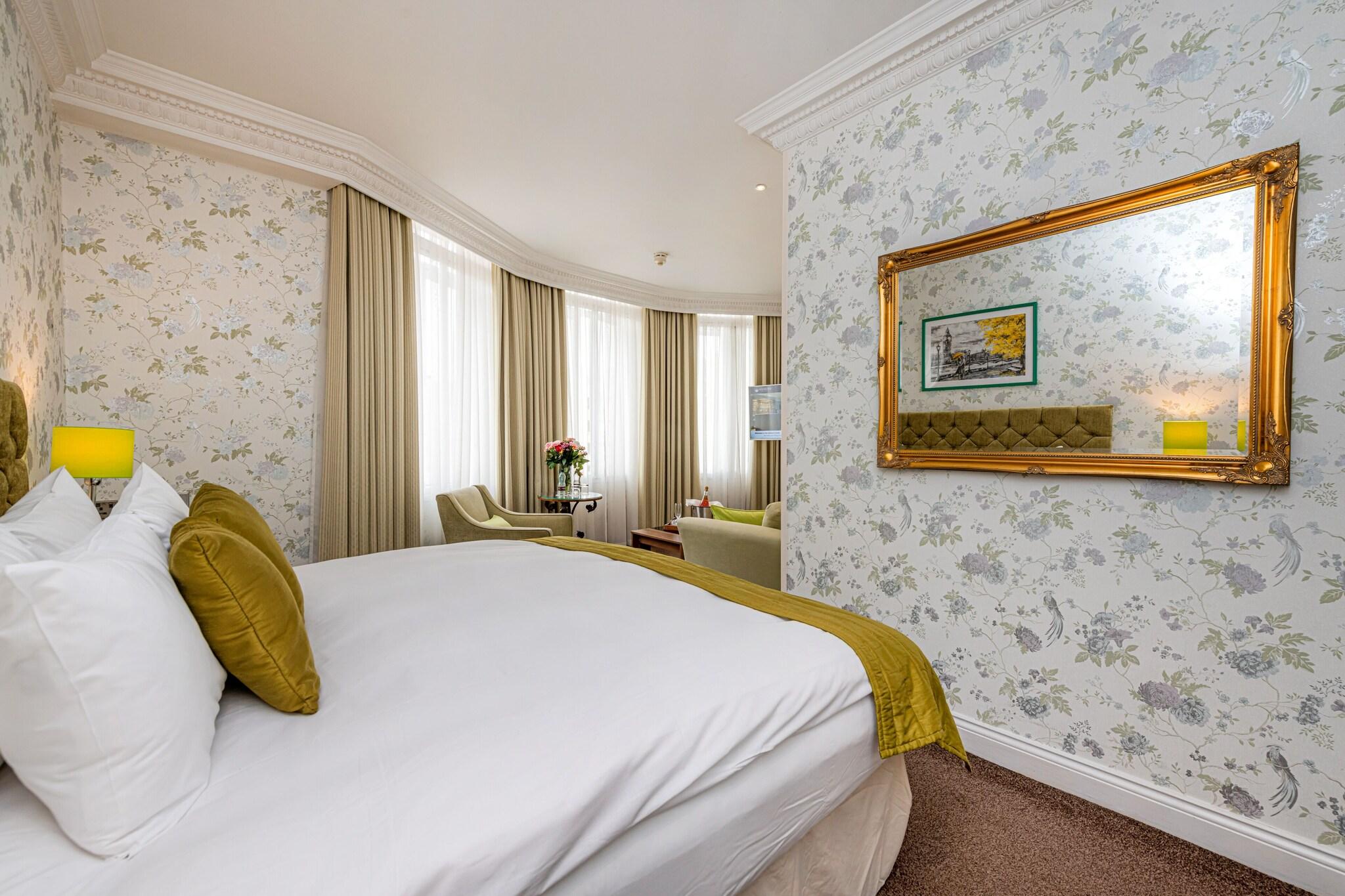 Space, Deluxe, Double Bed, Sofa, High Floor