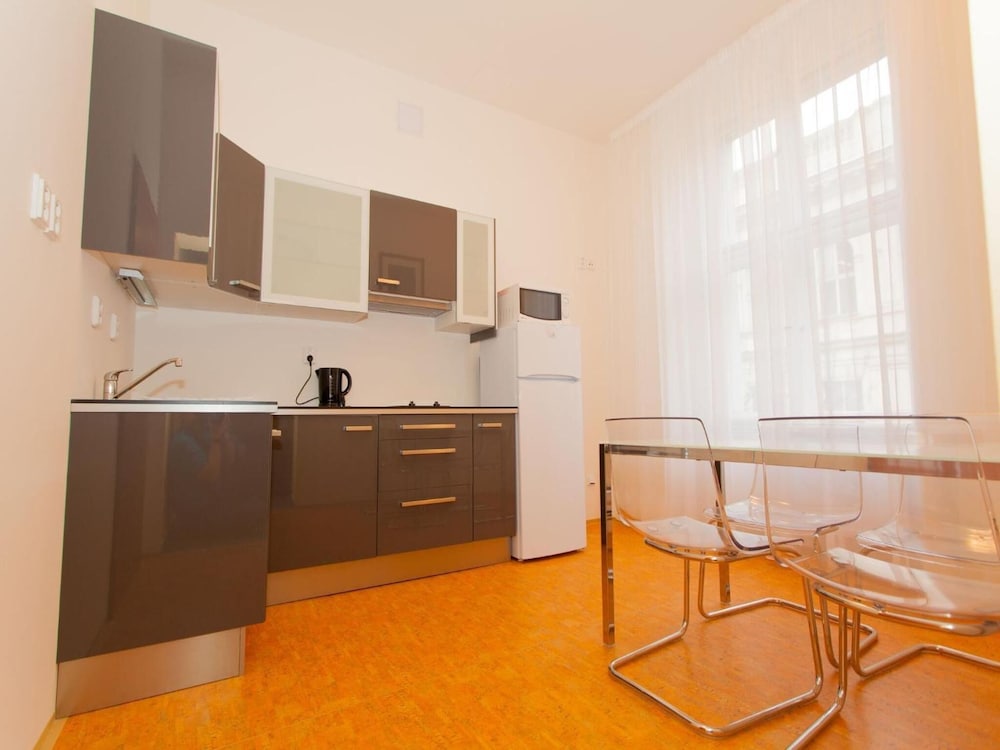 Adeba Hotel 3/49