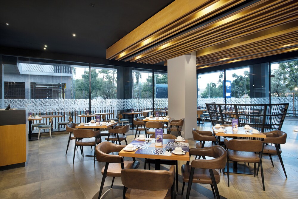 Fox Lite Hotel Cikarang 20/24