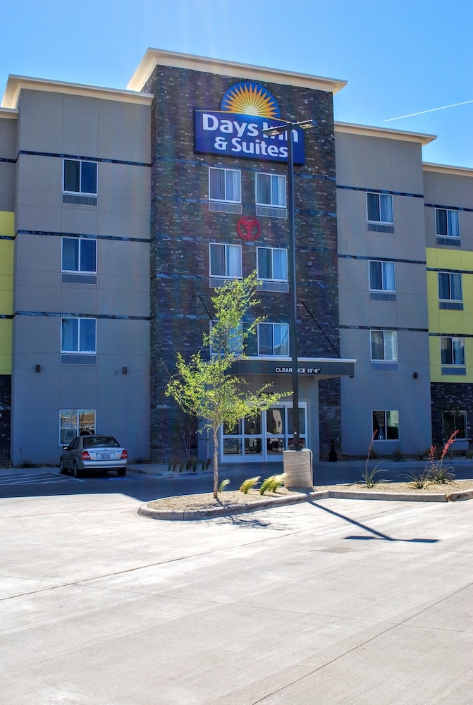 Days Inn & Suites by Wyndham Lubbock Medical Center 5/54