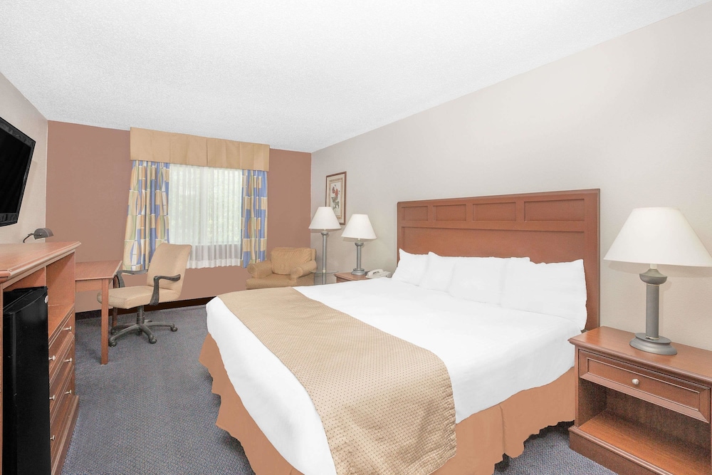 Baymont by Wyndham Boone 5/22