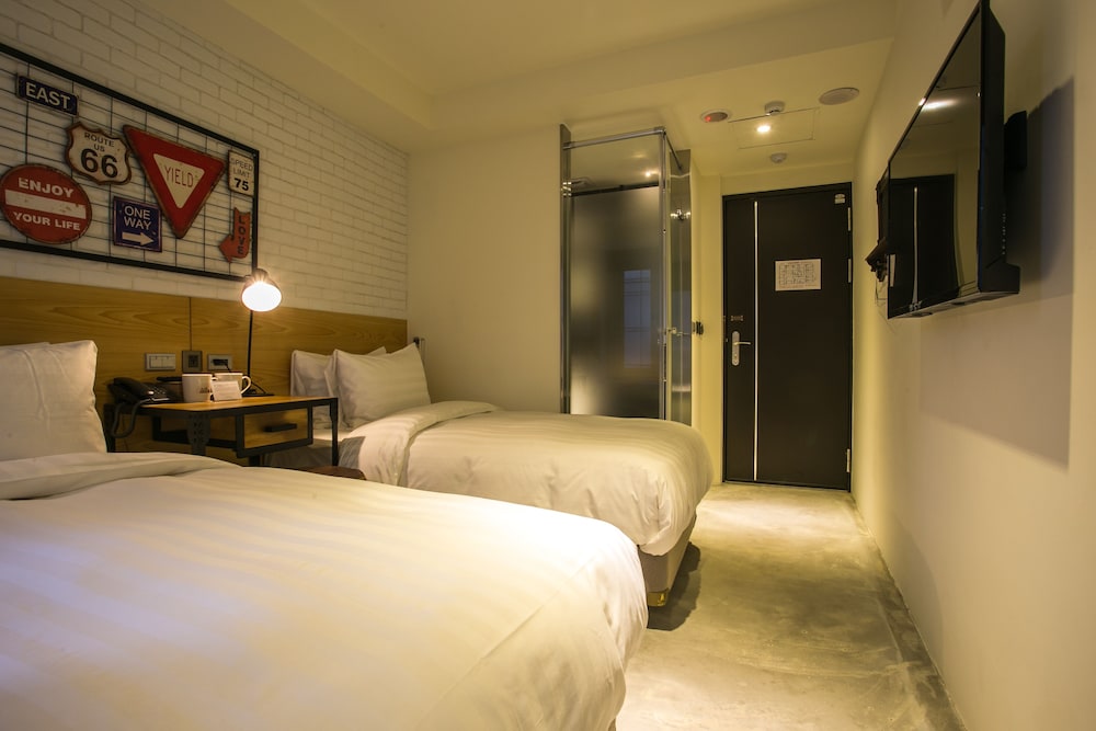 DELUXE, TWIN BEDS