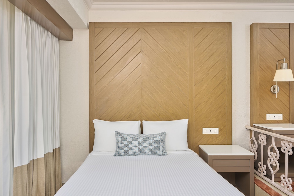 Junior Suite, Deluxe, 2 Double Beds, Lagoon View