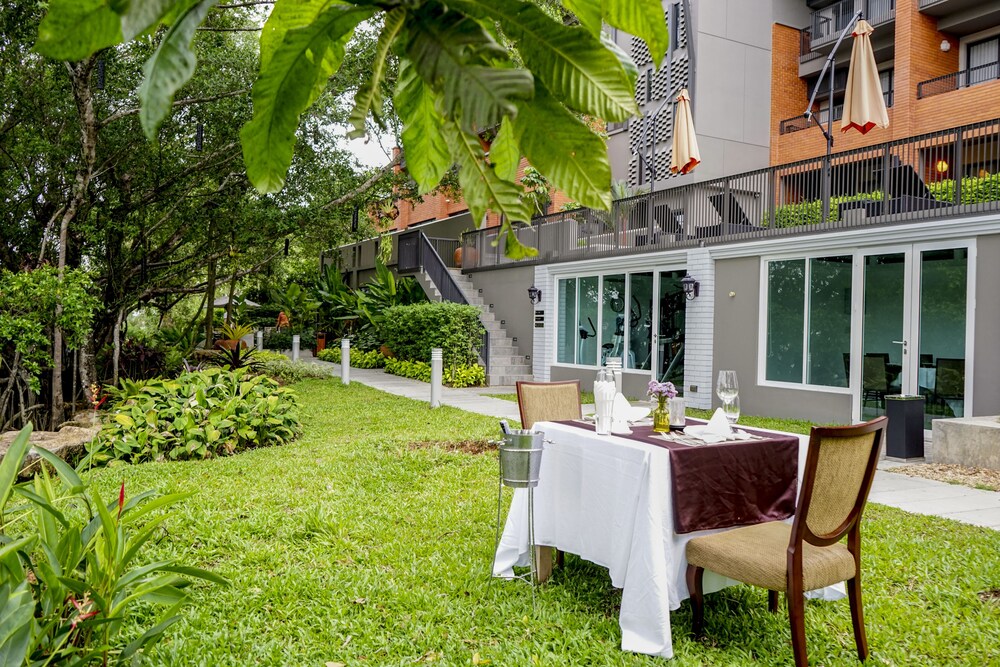 Rimnaam Klangchan Hotel 66/70