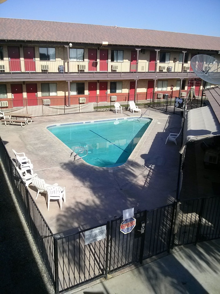 Best Economy Inn n Suites 13/67