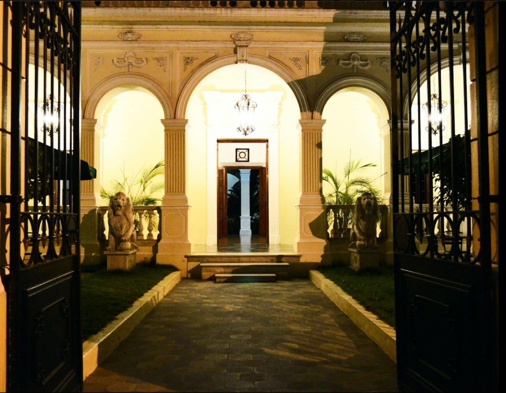 Hotel La Perla 25/50