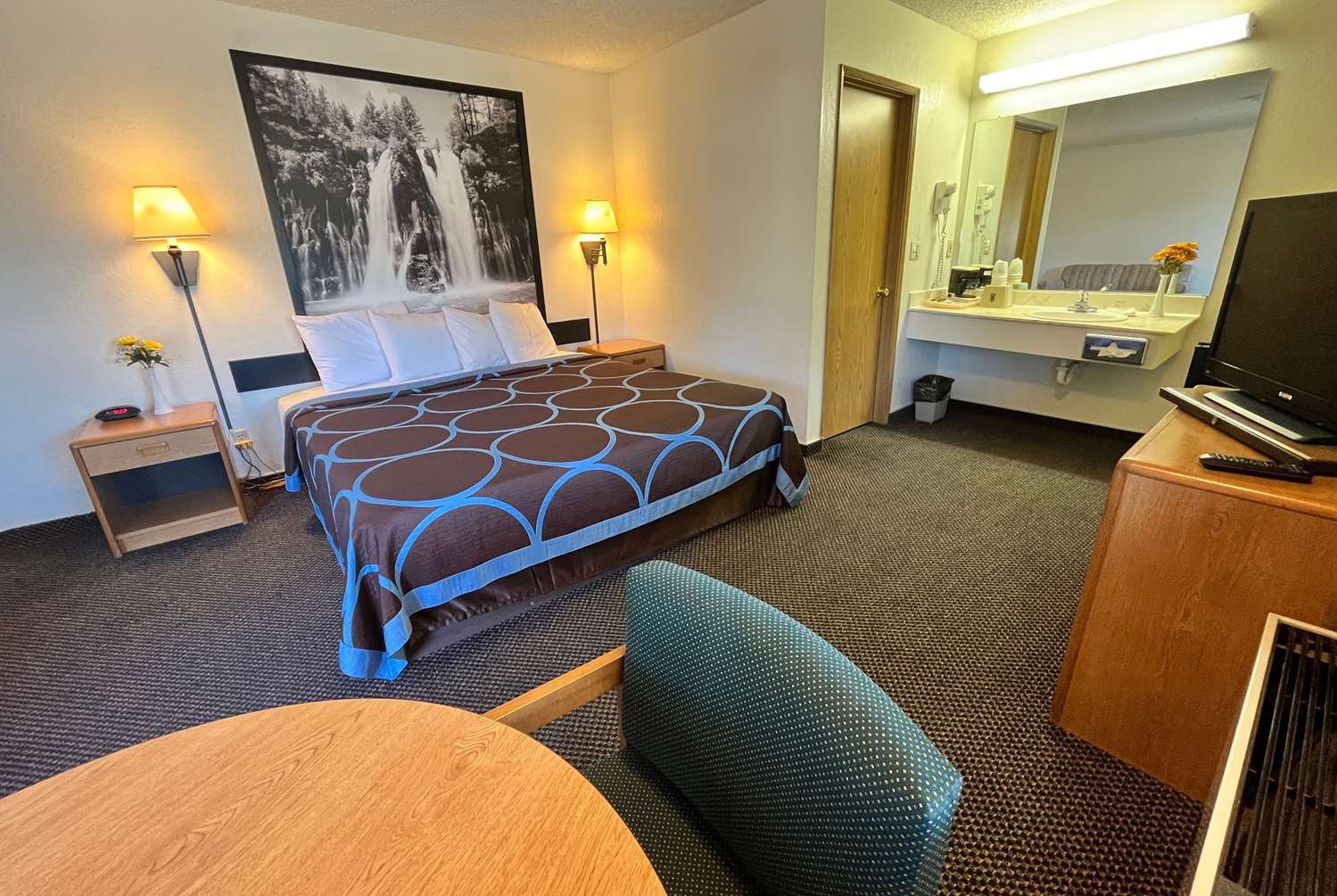 Super 8 by Wyndham Red Bluff 5/11