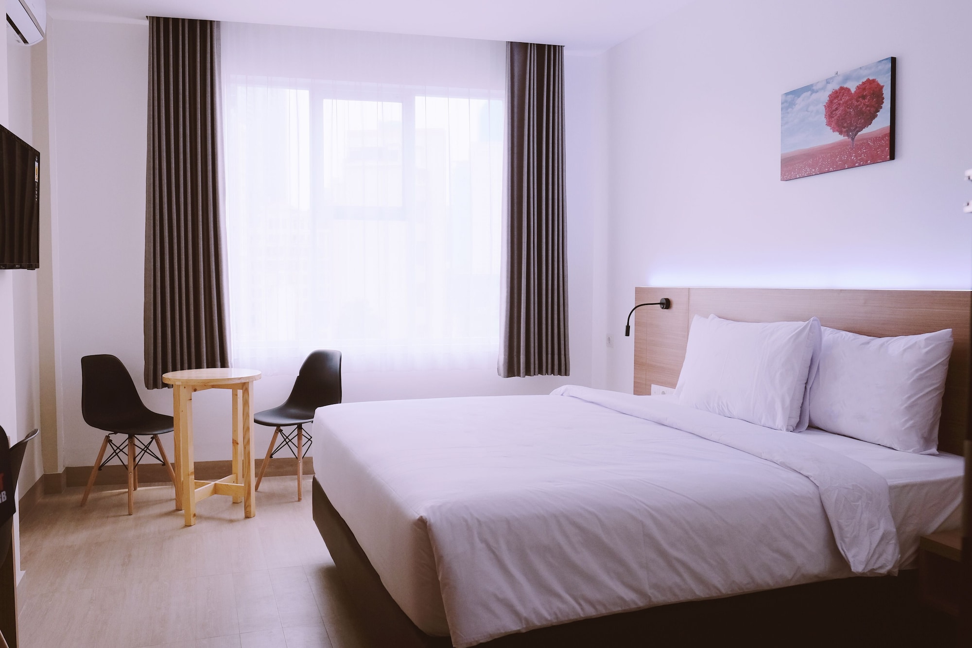 DELUXE, DOUBLE BED