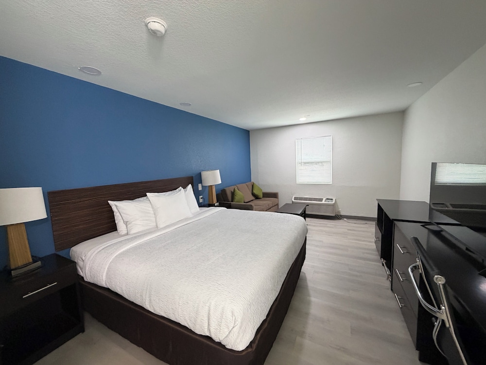 Hallmark Inn and Suites 6/30