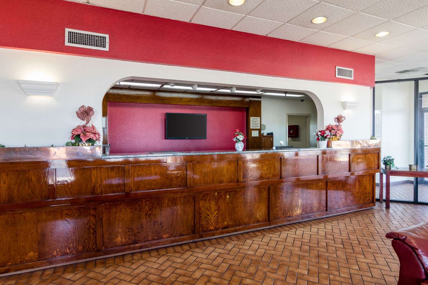 Econo Lodge Inn & Suites Conference Center 7/44