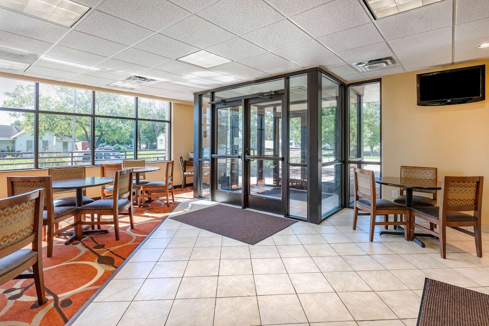 Econo Lodge Inn & Suites Des Moines Fairgrounds Area 32/37