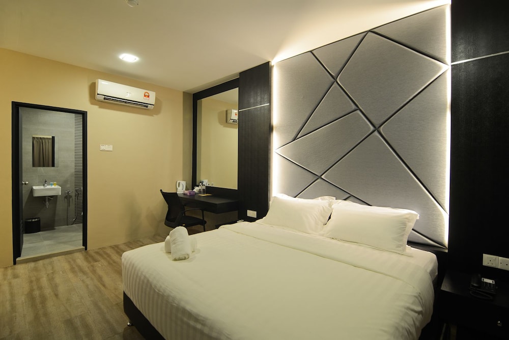 EXECUTIVE, SUITE, KING BED